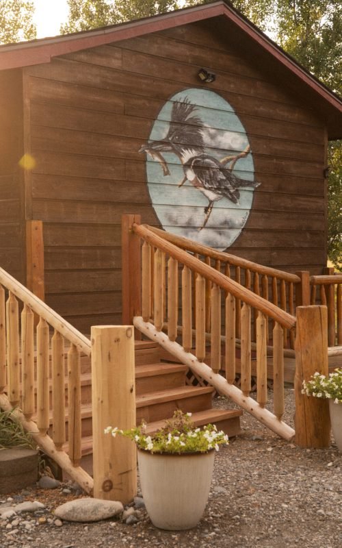 Kingfisher Lodge at Bighorn River